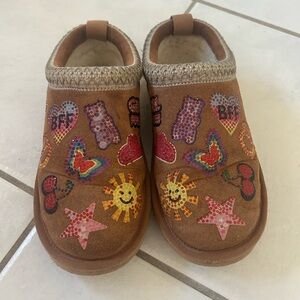 Steve Madden Kids Brown Slippers with Colorful Patches